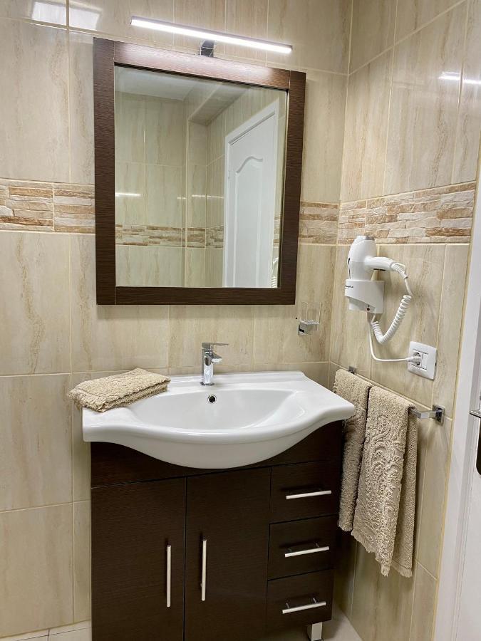 Juangy'S Apartments In Las Adelfas Golf Del Sur ซานมิเกลเดียโบนา ภายนอก รูปภาพ
