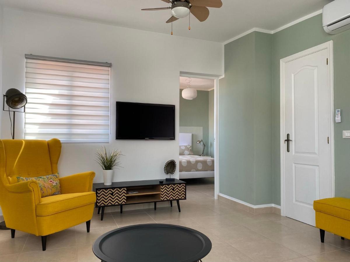 Juangy'S Apartments In Las Adelfas Golf Del Sur ซานมิเกลเดียโบนา ภายนอก รูปภาพ