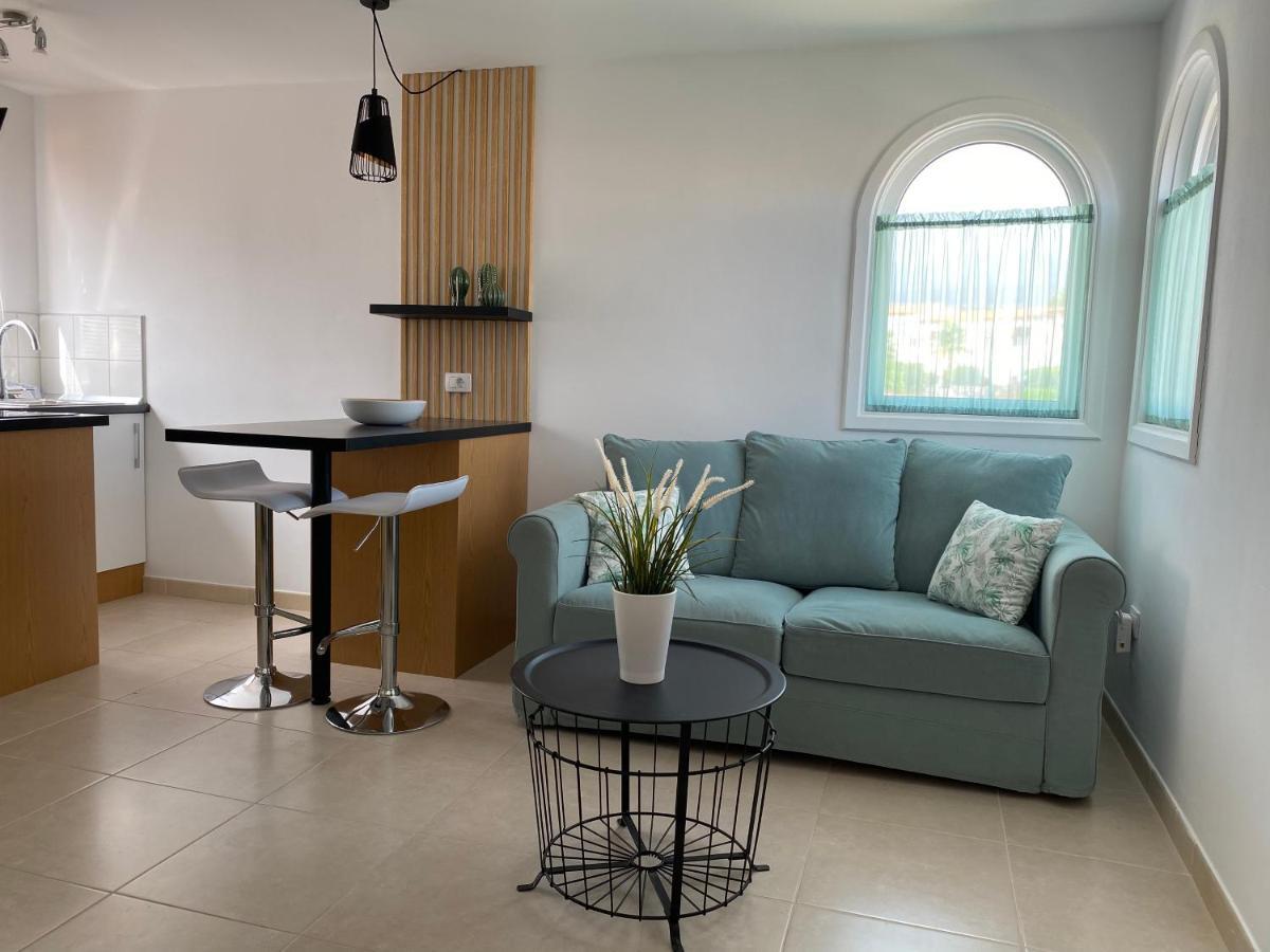 Juangy'S Apartments In Las Adelfas Golf Del Sur ซานมิเกลเดียโบนา ภายนอก รูปภาพ