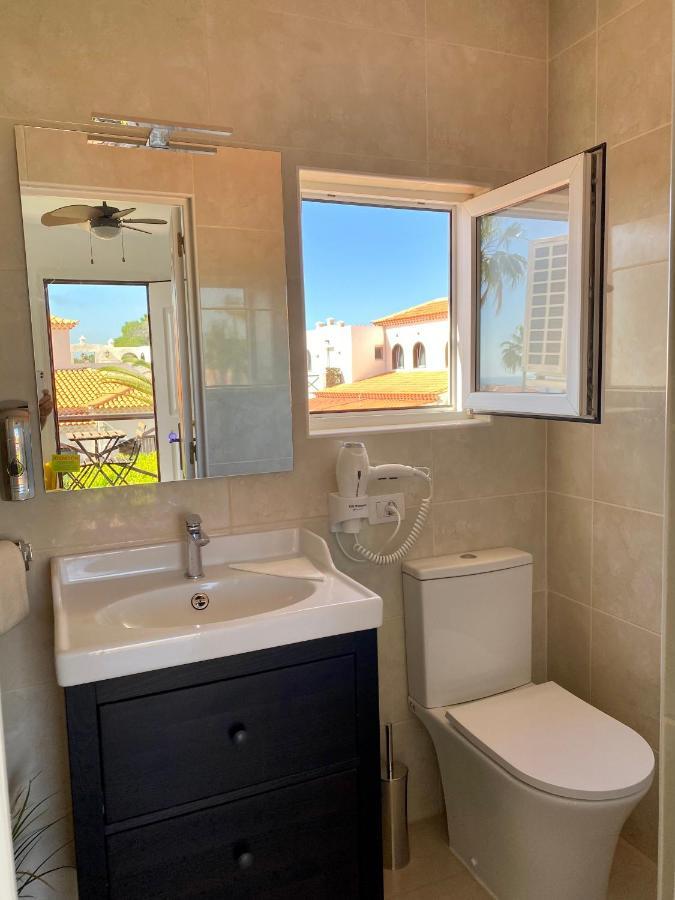 Juangy'S Apartments In Las Adelfas Golf Del Sur ซานมิเกลเดียโบนา ภายนอก รูปภาพ