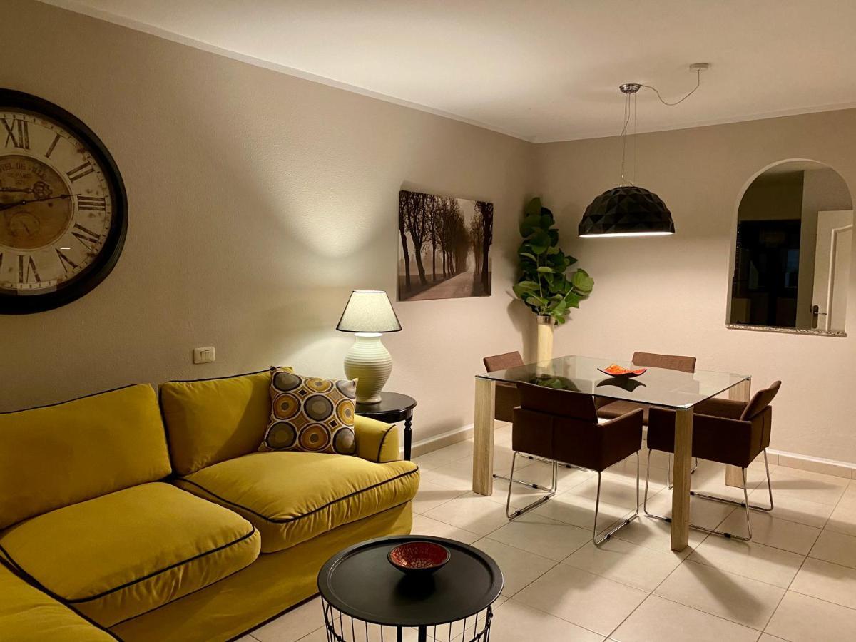 Juangy'S Apartments In Las Adelfas Golf Del Sur ซานมิเกลเดียโบนา ภายนอก รูปภาพ